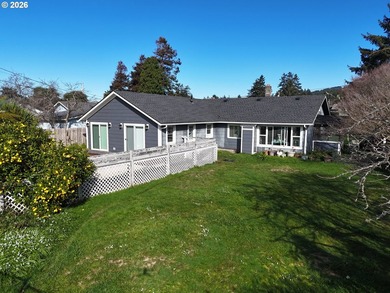 Great opportunity to purchase a duplex on a large lot with - photo 5