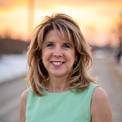 Carol Sneller with Coldwell Banker Sneller Real Estate in MI advertising on LakeHouse.com