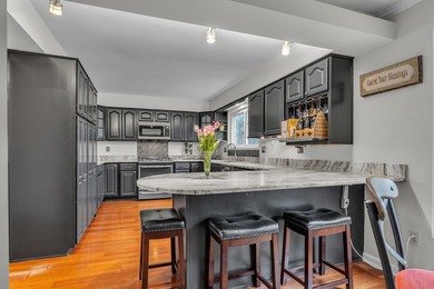 Welcome to this spacious and versatile home featuring 5 bedrooms