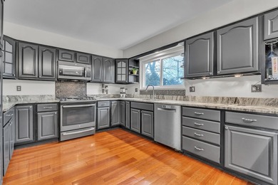 Welcome to this spacious and versatile home featuring 5 bedrooms