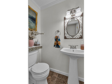 Welcome to this spacious and versatile home featuring 5 bedrooms