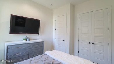 Being sold fully furnished!! Effortless Beachside Living in - photo 28