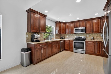 Welcome to this thoughtfully designed 3-bedroom, 2.5-bathroom - photo 13