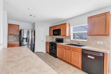 Beautiful MOVE IN READY 4 bedroom, gameroom, office, 2.5 baths & - photo 14