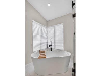Welcome to this thoughtfully designed 3-bedroom, 2.5-bathroom - photo 26