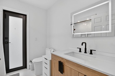 Welcome to this thoughtfully designed 3-bedroom, 2.5-bathroom - photo 33