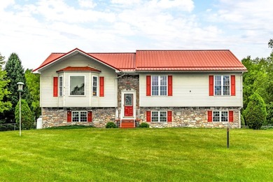 Properties offering extensive river frontage, a quality home, a - photo 4