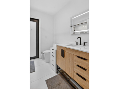 Welcome to this thoughtfully designed 3-bedroom, 2.5-bathroom - photo 34