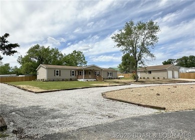 Welcome home to this beautifully remodeled 3-bed, 2-bath home in - photo 3