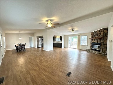 Welcome home to this beautifully remodeled 3-bed, 2-bath home in - photo 4
