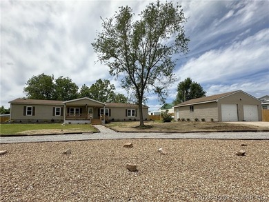 Welcome home to this beautifully remodeled 3-bed, 2-bath home in - photo 5