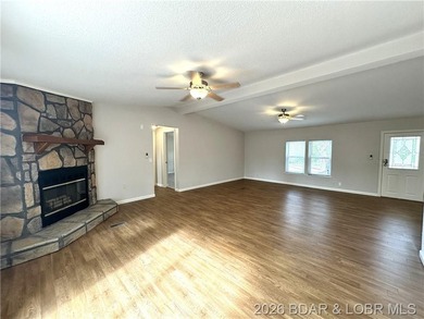Welcome home to this beautifully remodeled 3-bed, 2-bath home in - photo 6