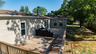 Welcome home to this beautifully remodeled 3-bed, 2-bath home in - photo 7