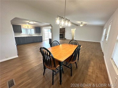 Welcome home to this beautifully remodeled 3-bed, 2-bath home in - photo 7