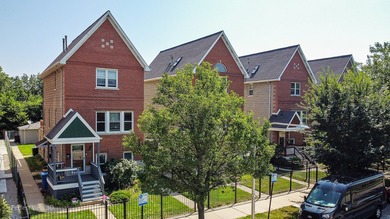 Rarely available Lake Park Avenue duplex! This property offers - photo 3