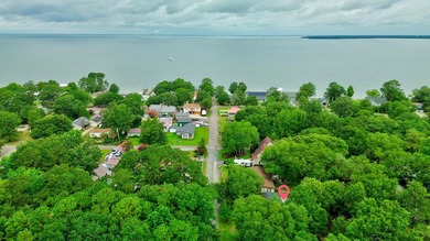 Looking for the perfect lake retreat, retirement home, or a - photo 14
