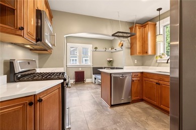 Timeless Browncroft beauty! Welcome to 29 Elmcroft Rd, a - photo 15