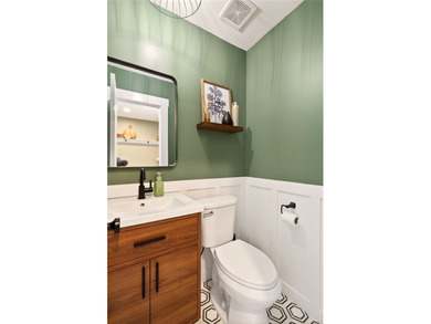 Timeless Browncroft beauty! Welcome to 29 Elmcroft Rd, a - photo 20
