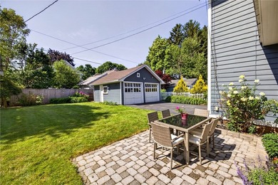 Timeless Browncroft beauty! Welcome to 29 Elmcroft Rd, a - photo 32