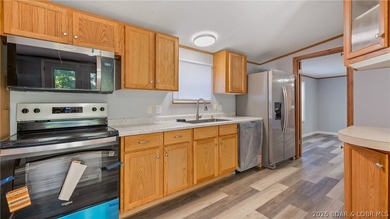 Completely refreshed and move-in ready, this beautifully - photo 5