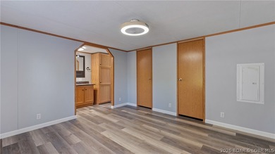 Completely refreshed and move-in ready, this beautifully - photo 8