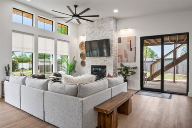 Lake life done right! This 3 bedroom, 2 bathroom custom home at - photo 6