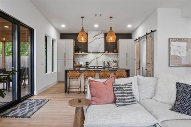 Lake life done right! This 3 bedroom, 2 bathroom custom home at - photo 8