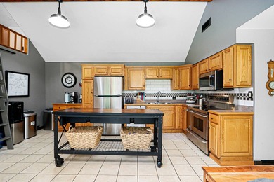 Turnkey lake home with lots to love! Find an updated three - photo 8
