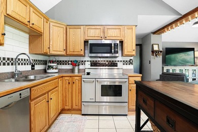 Turnkey lake home with lots to love! Find an updated three - photo 9