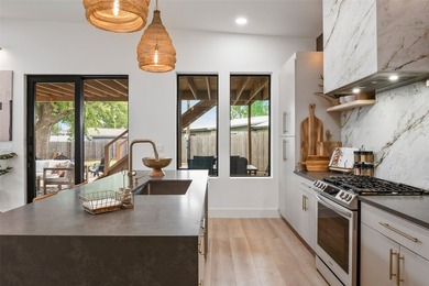 Lake life done right! This 3 bedroom, 2 bathroom custom home at - photo 10