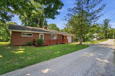 Welcome home to 417 Davis Ln. This well maintained brick ranch - photo 1