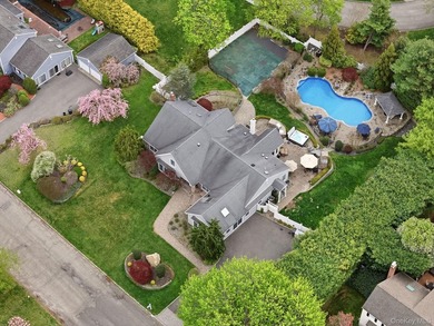 Welcome to this exceptional luxury residence in East Setauket - photo 2