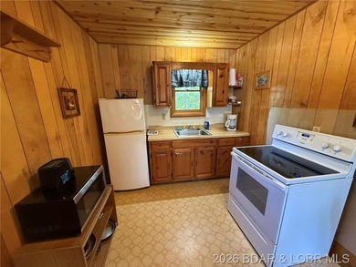 Eagles Nest is a two-bedroom cabin. Fully equipped kitchen - photo 4