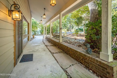 HIDDEN GEM IN THE HEART OF OCEAN SPRINGS...... Nestled among - photo 11