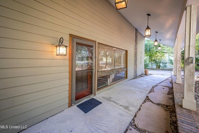 HIDDEN GEM IN THE HEART OF OCEAN SPRINGS...... Nestled among - photo 12