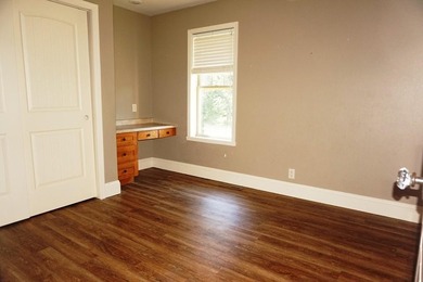 Beautiful open design custom home offers 3 BRs, 4 baths, hickory - photo 13