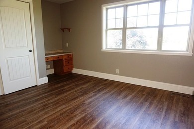 Beautiful open design custom home offers 3 BRs, 4 baths, hickory - photo 14