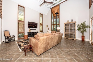 HIDDEN GEM IN THE HEART OF OCEAN SPRINGS...... Nestled among - photo 16
