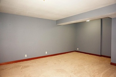 Beautiful open design custom home offers 3 BRs, 4 baths, hickory - photo 17