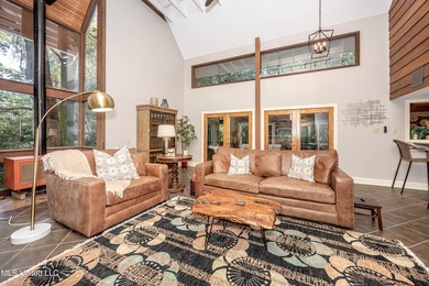 HIDDEN GEM IN THE HEART OF OCEAN SPRINGS...... Nestled among - photo 18
