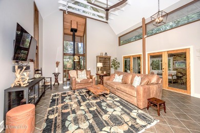 HIDDEN GEM IN THE HEART OF OCEAN SPRINGS...... Nestled among - photo 19