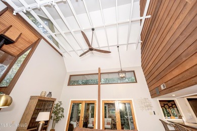 HIDDEN GEM IN THE HEART OF OCEAN SPRINGS...... Nestled among - photo 21