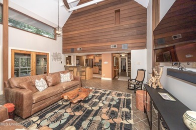 HIDDEN GEM IN THE HEART OF OCEAN SPRINGS...... Nestled among - photo 23
