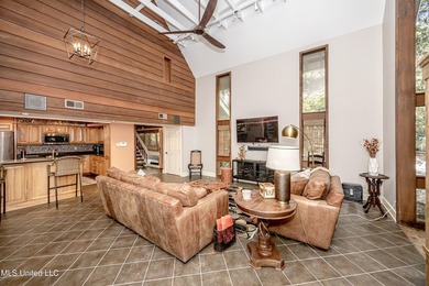HIDDEN GEM IN THE HEART OF OCEAN SPRINGS...... Nestled among - photo 24