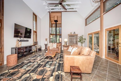 HIDDEN GEM IN THE HEART OF OCEAN SPRINGS...... Nestled among - photo 25
