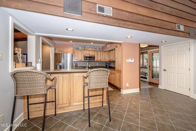 HIDDEN GEM IN THE HEART OF OCEAN SPRINGS...... Nestled among - photo 27