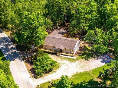 SELLER NOW OFFERING $5,000 TOWARDS CLOSING COSTS! Completely - photo 2