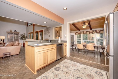 HIDDEN GEM IN THE HEART OF OCEAN SPRINGS...... Nestled among - photo 32