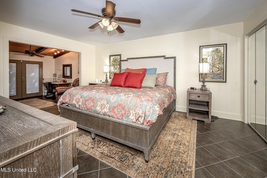 HIDDEN GEM IN THE HEART OF OCEAN SPRINGS...... Nestled among - photo 37
