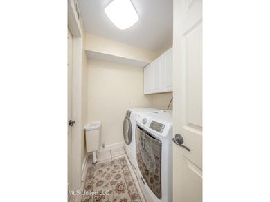 HIDDEN GEM IN THE HEART OF OCEAN SPRINGS...... Nestled among - photo 43